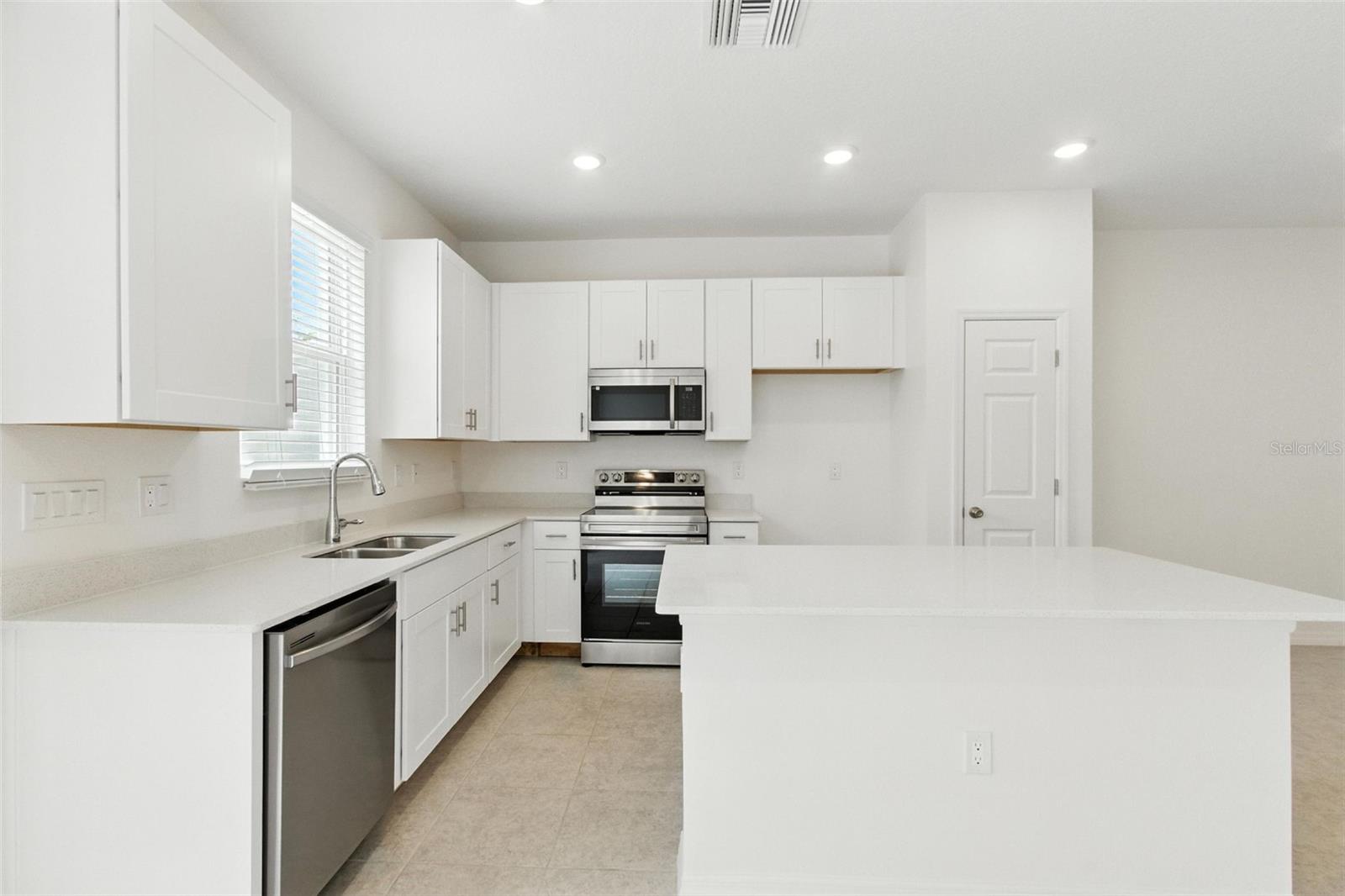 Image 8 of 37 For 1267 Stockwell Avenue