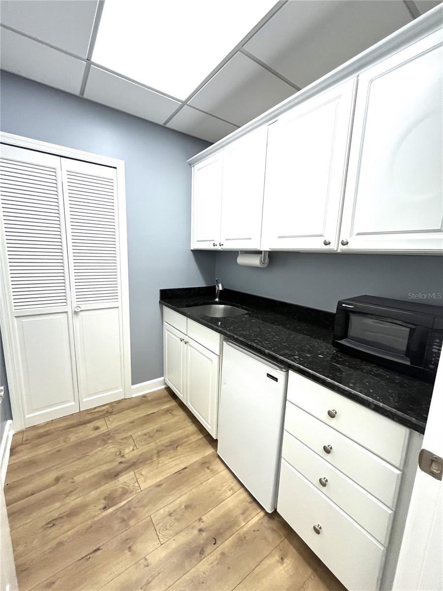 Image 4 of 13 For 425 Colonial Drive 101