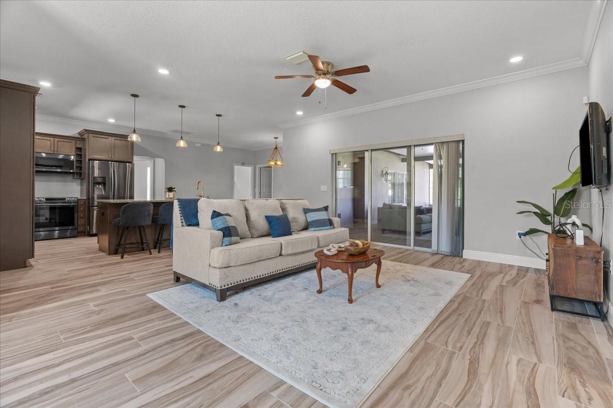 Image 10 of 51 For 18704 Northcliff Street