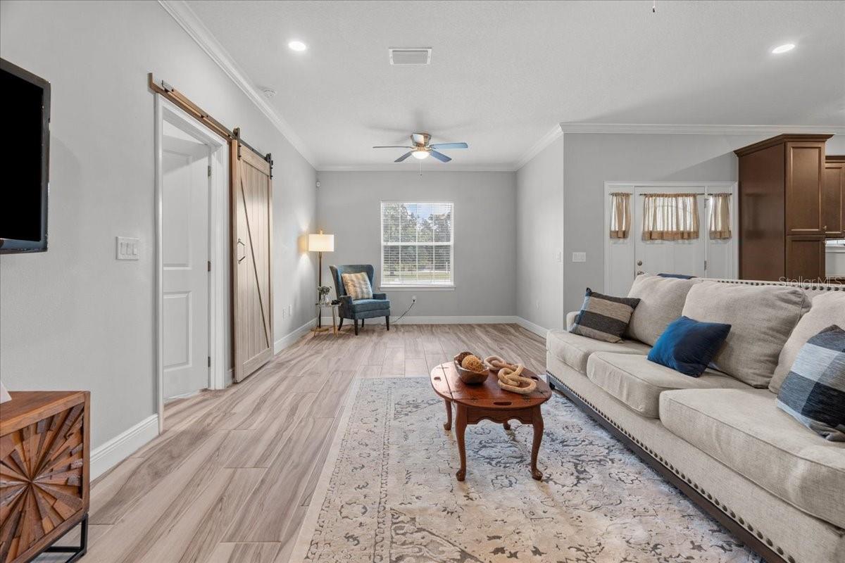 Image 11 of 51 For 18704 Northcliff Street