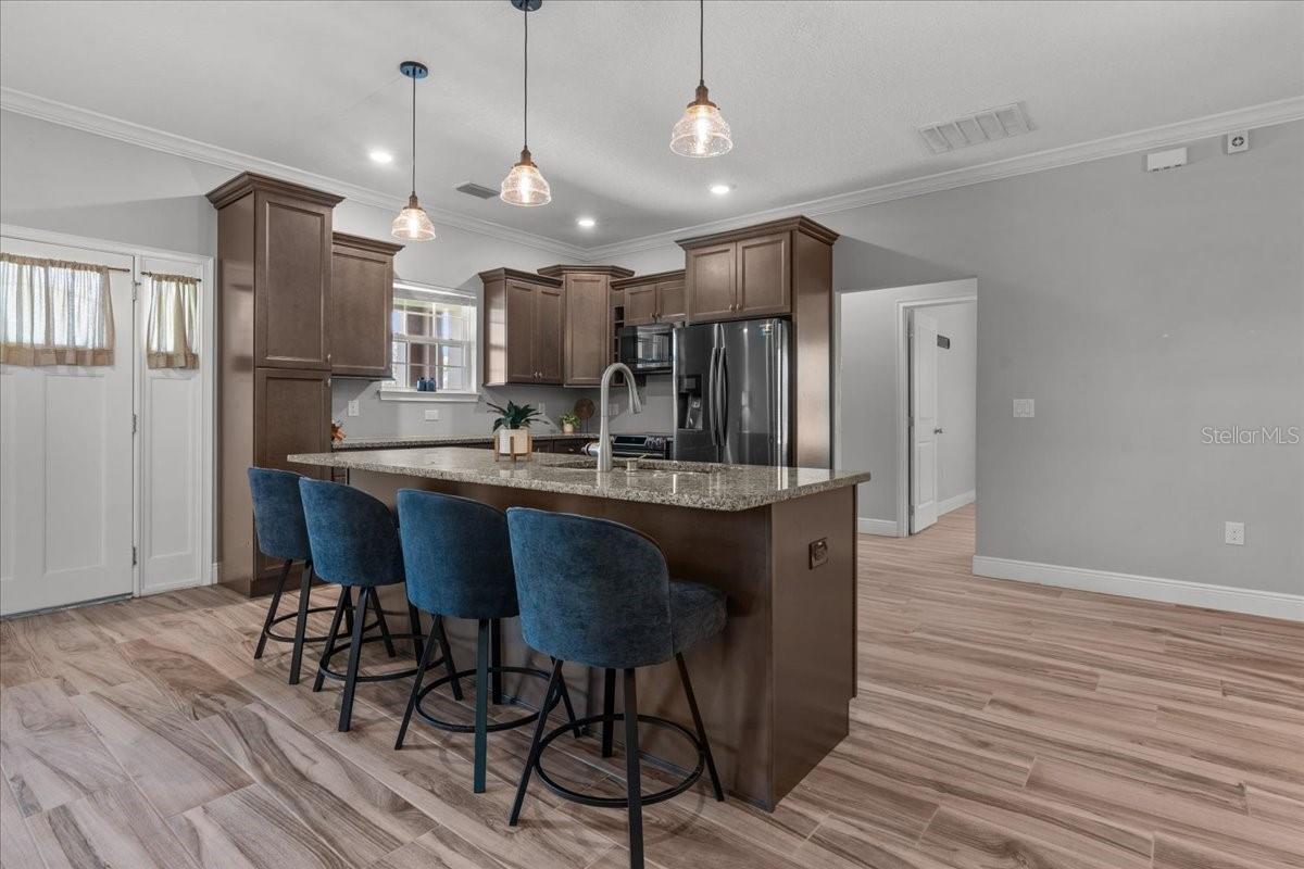 Image 14 of 51 For 18704 Northcliff Street