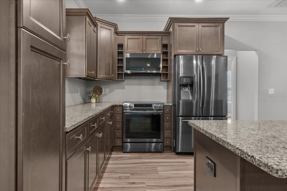 Image 15 of 51 For 18704 Northcliff Street