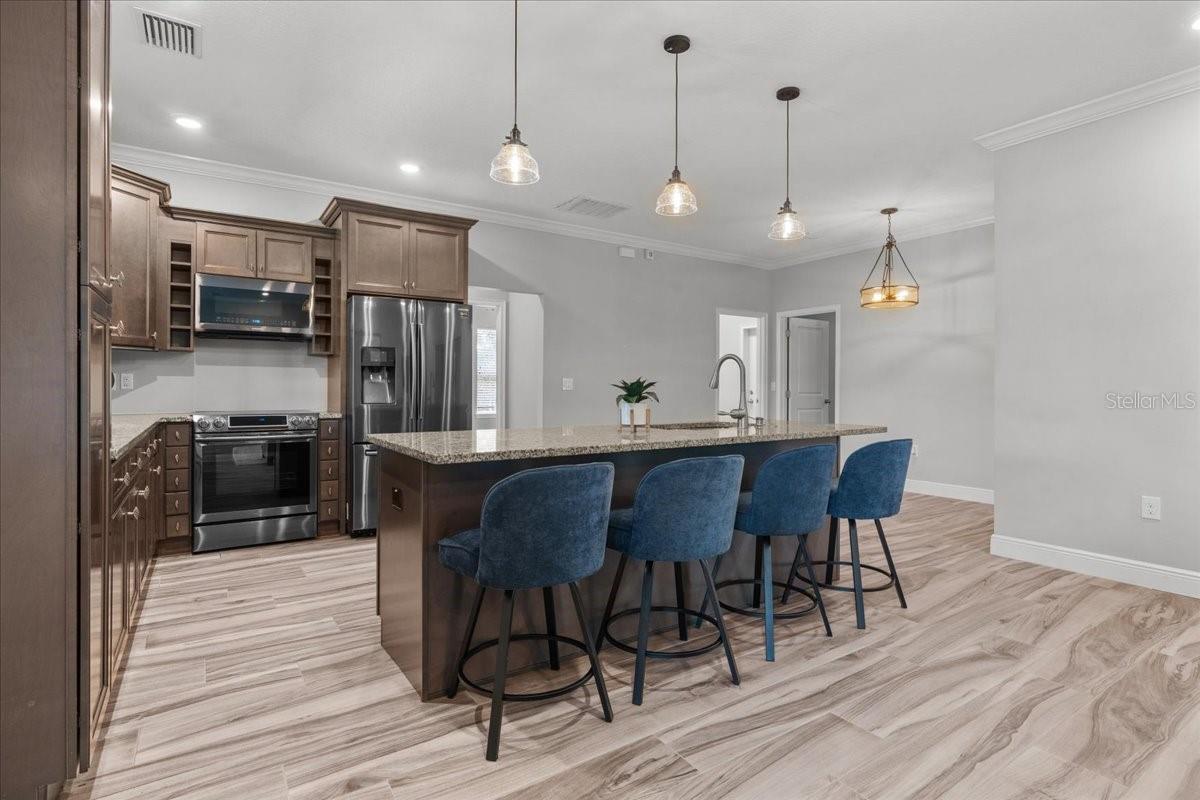 Image 16 of 51 For 18704 Northcliff Street