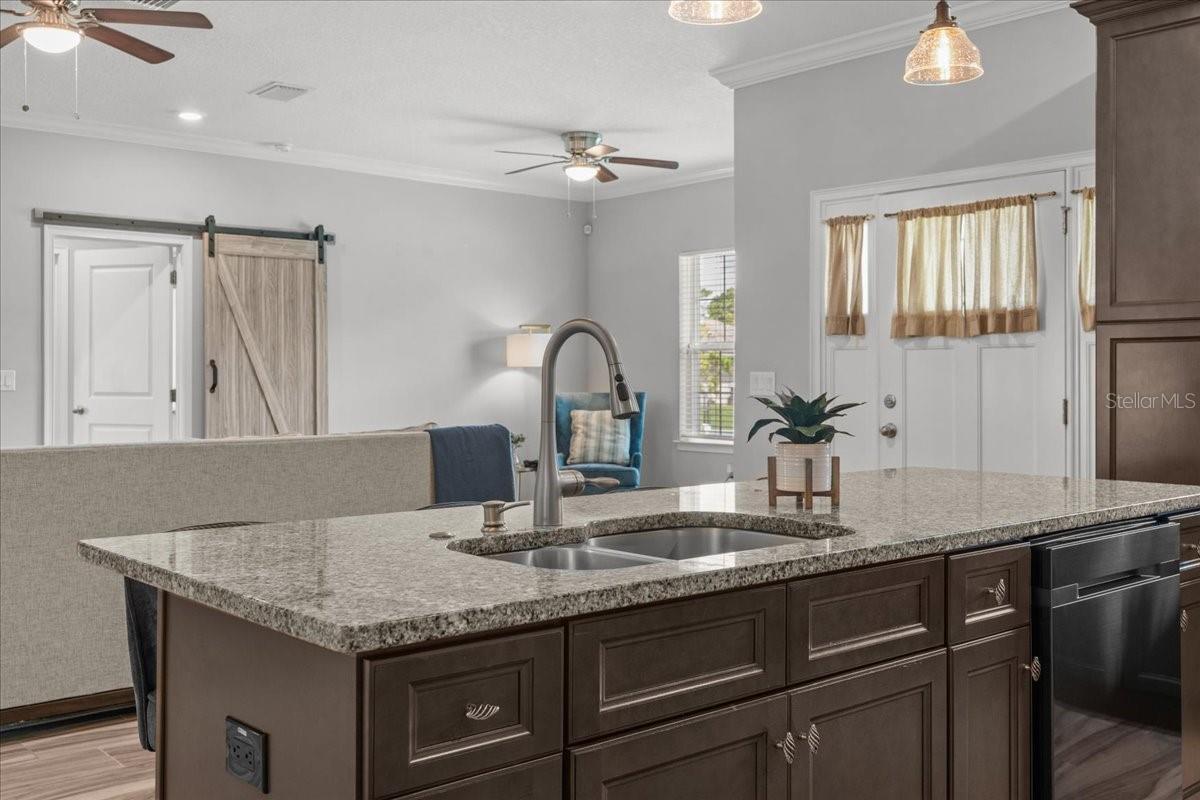 Image 18 of 51 For 18704 Northcliff Street