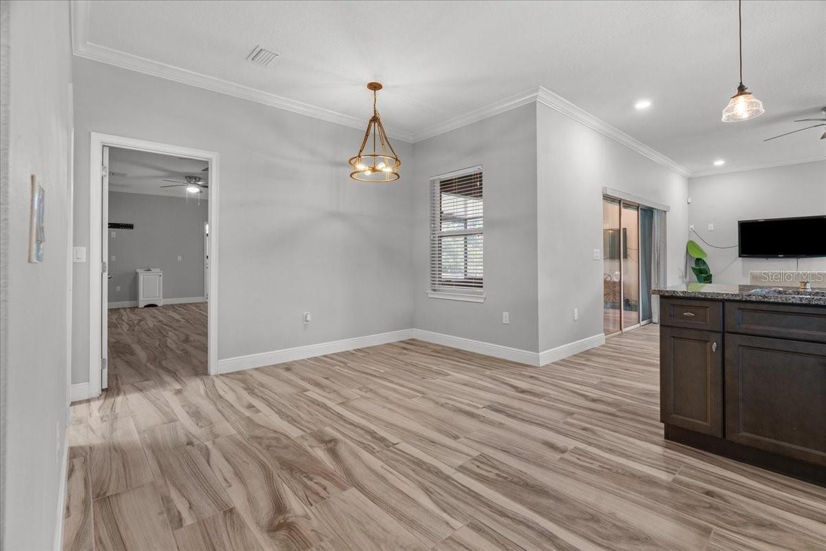 Image 20 of 51 For 18704 Northcliff Street