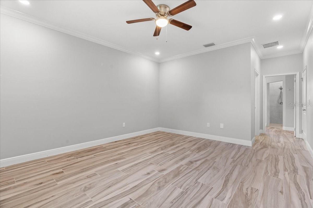 Image 21 of 51 For 18704 Northcliff Street