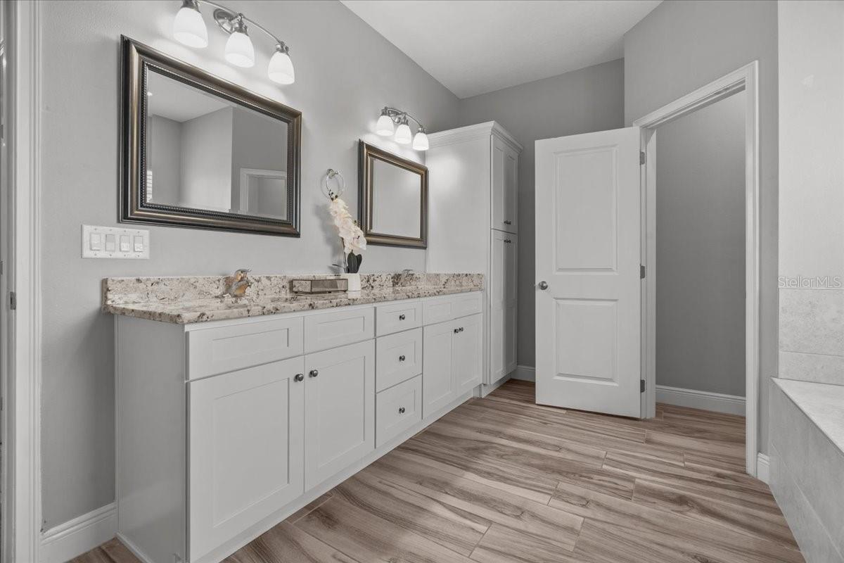 Image 23 of 51 For 18704 Northcliff Street