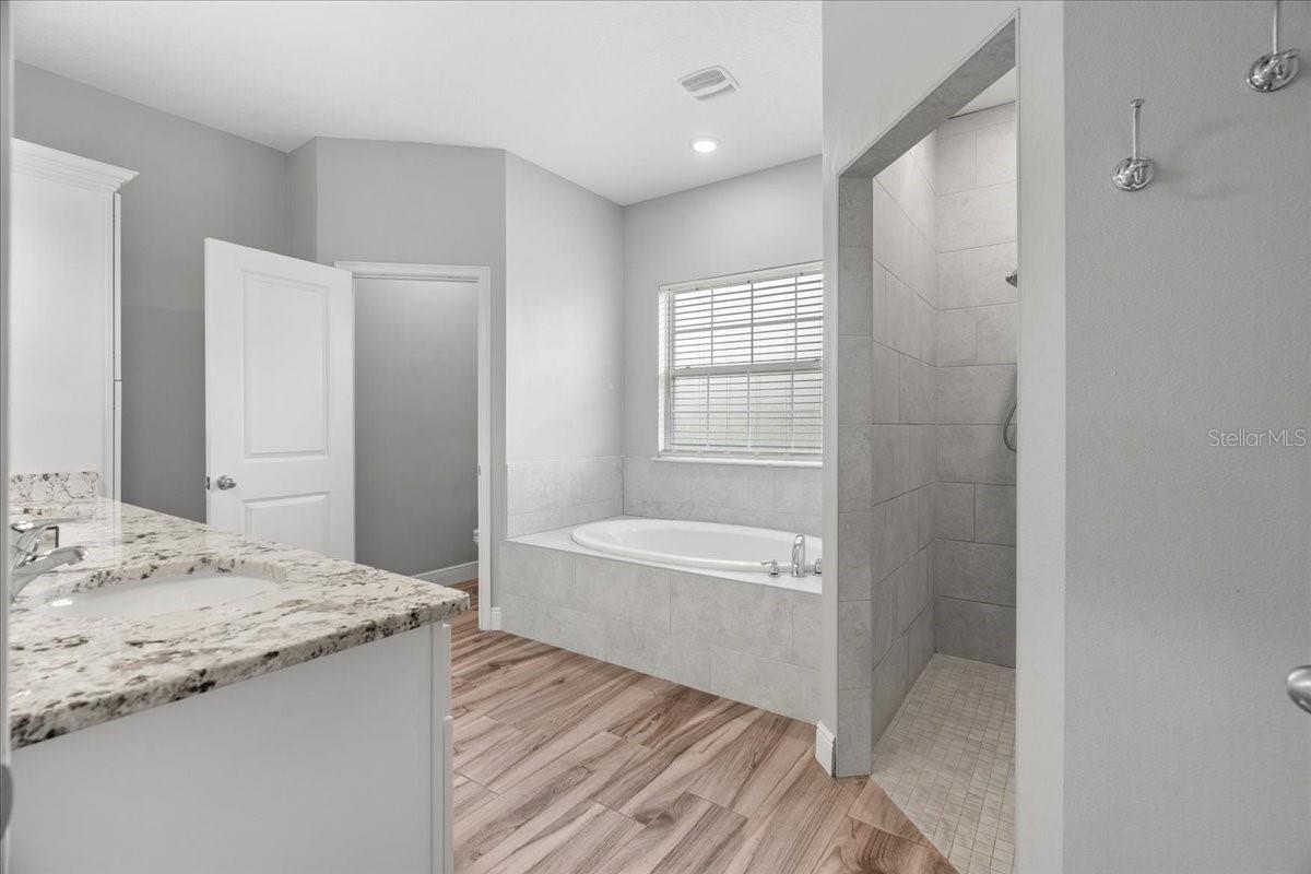 Image 24 of 51 For 18704 Northcliff Street