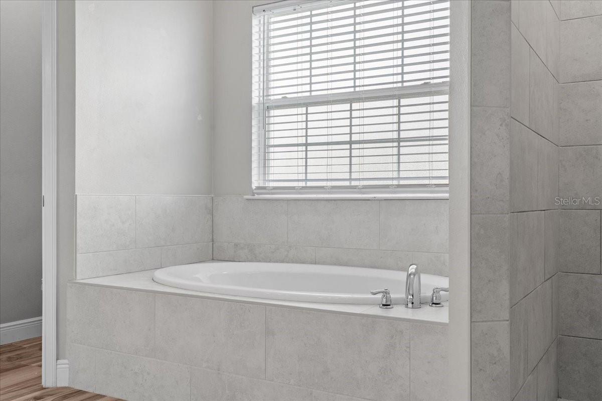 Image 25 of 51 For 18704 Northcliff Street