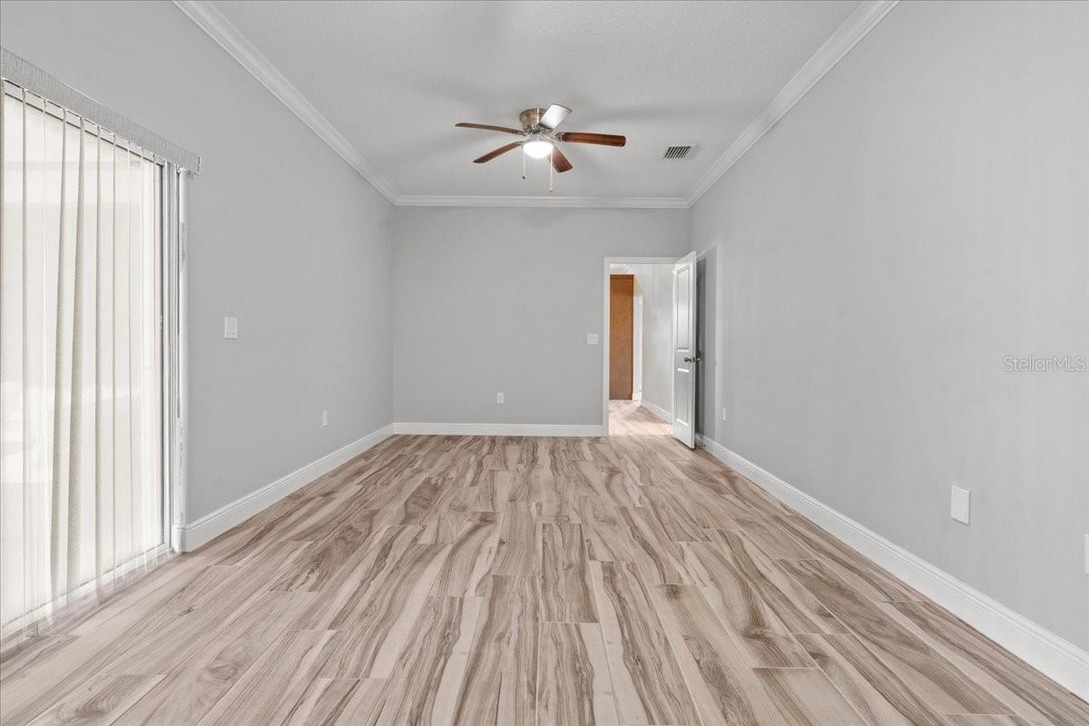 Image 33 of 51 For 18704 Northcliff Street