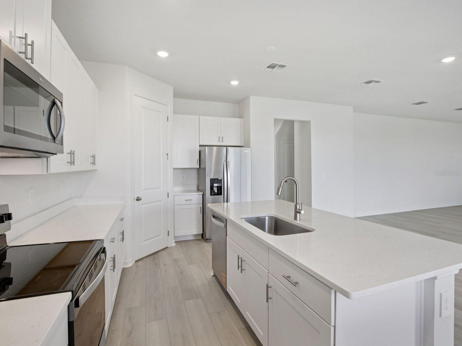 Image 13 of 44 For 13221 Shellmore Avenue