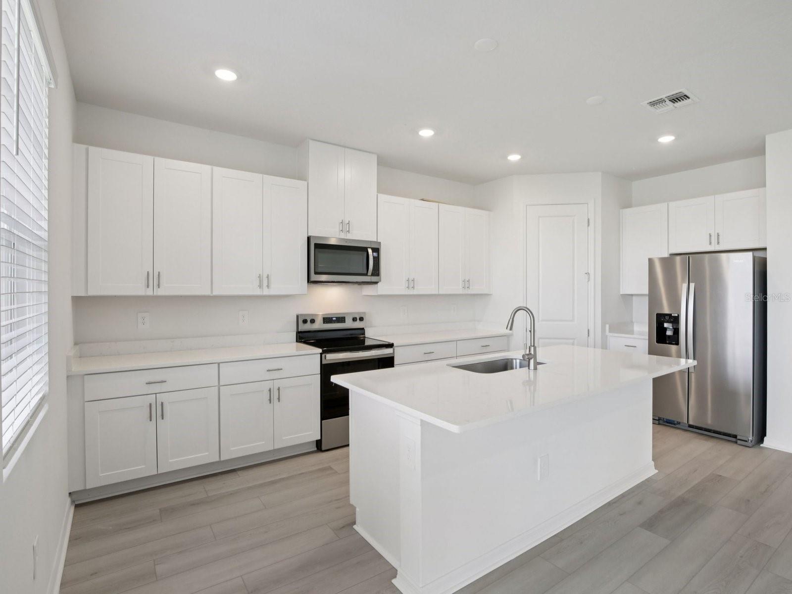 Image 14 of 44 For 13221 Shellmore Avenue