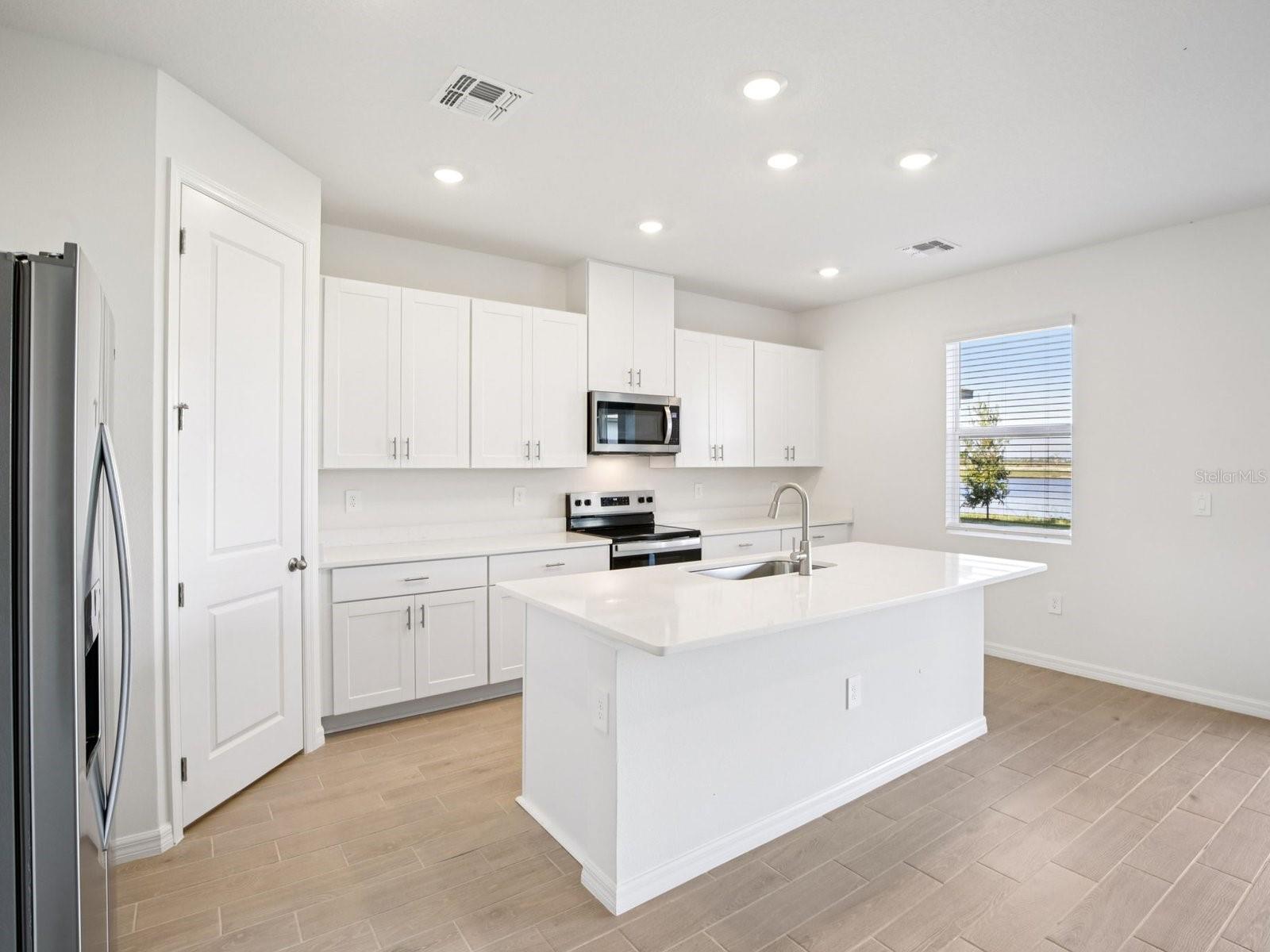 Image 10 of 46 For 13311 Shellmore Avenue