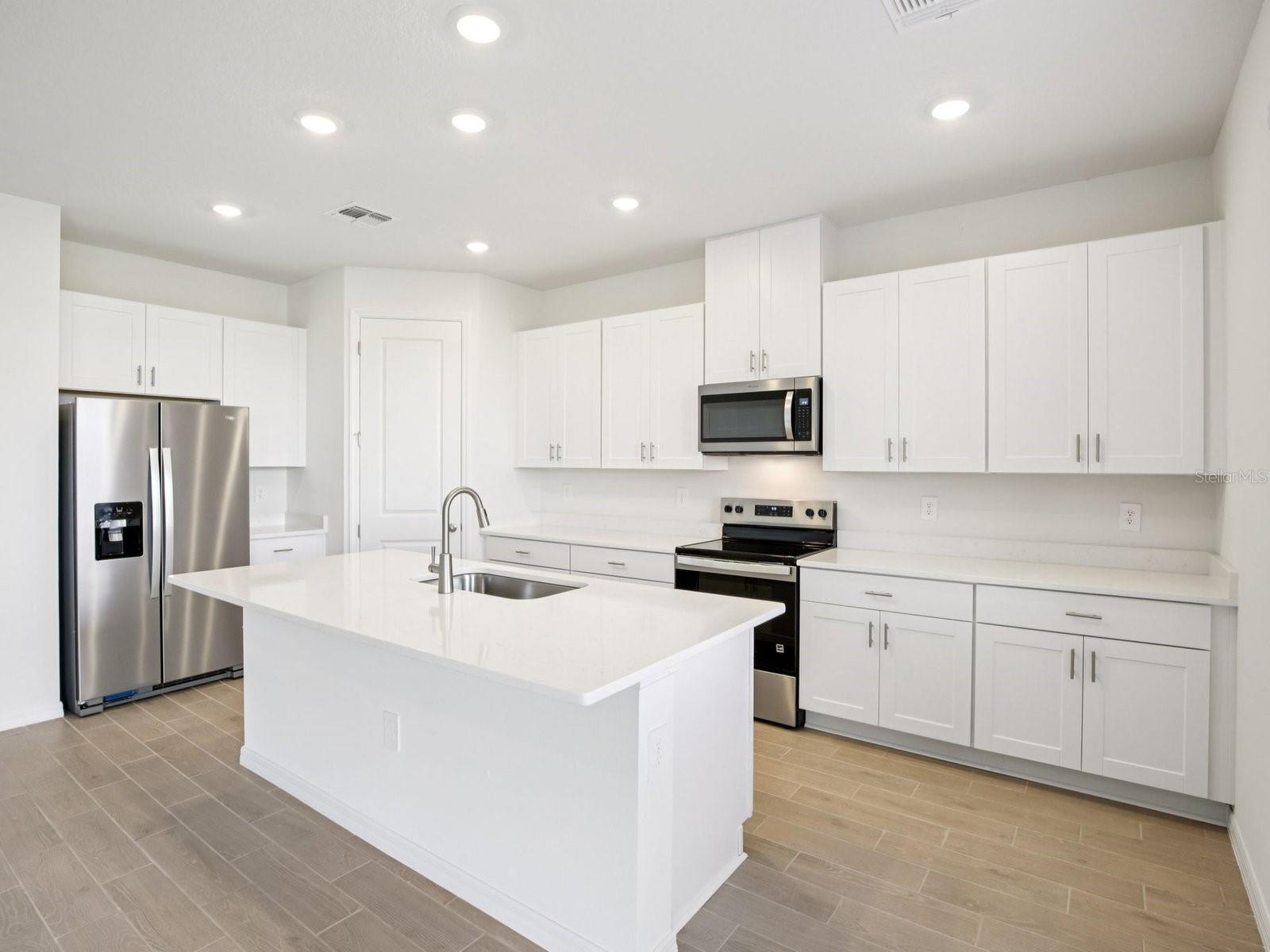 Image 11 of 46 For 13311 Shellmore Avenue