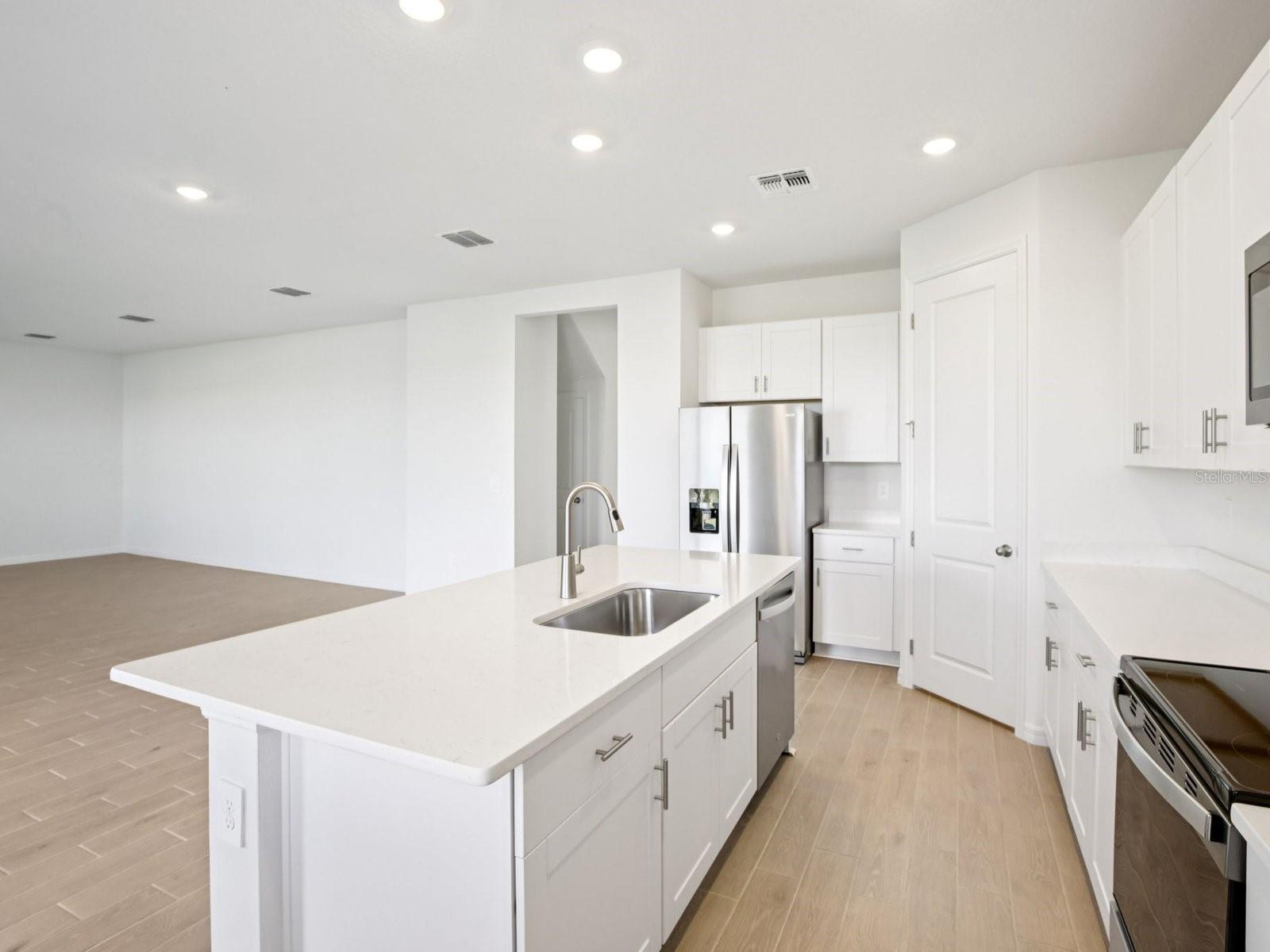 Image 13 of 46 For 13311 Shellmore Avenue