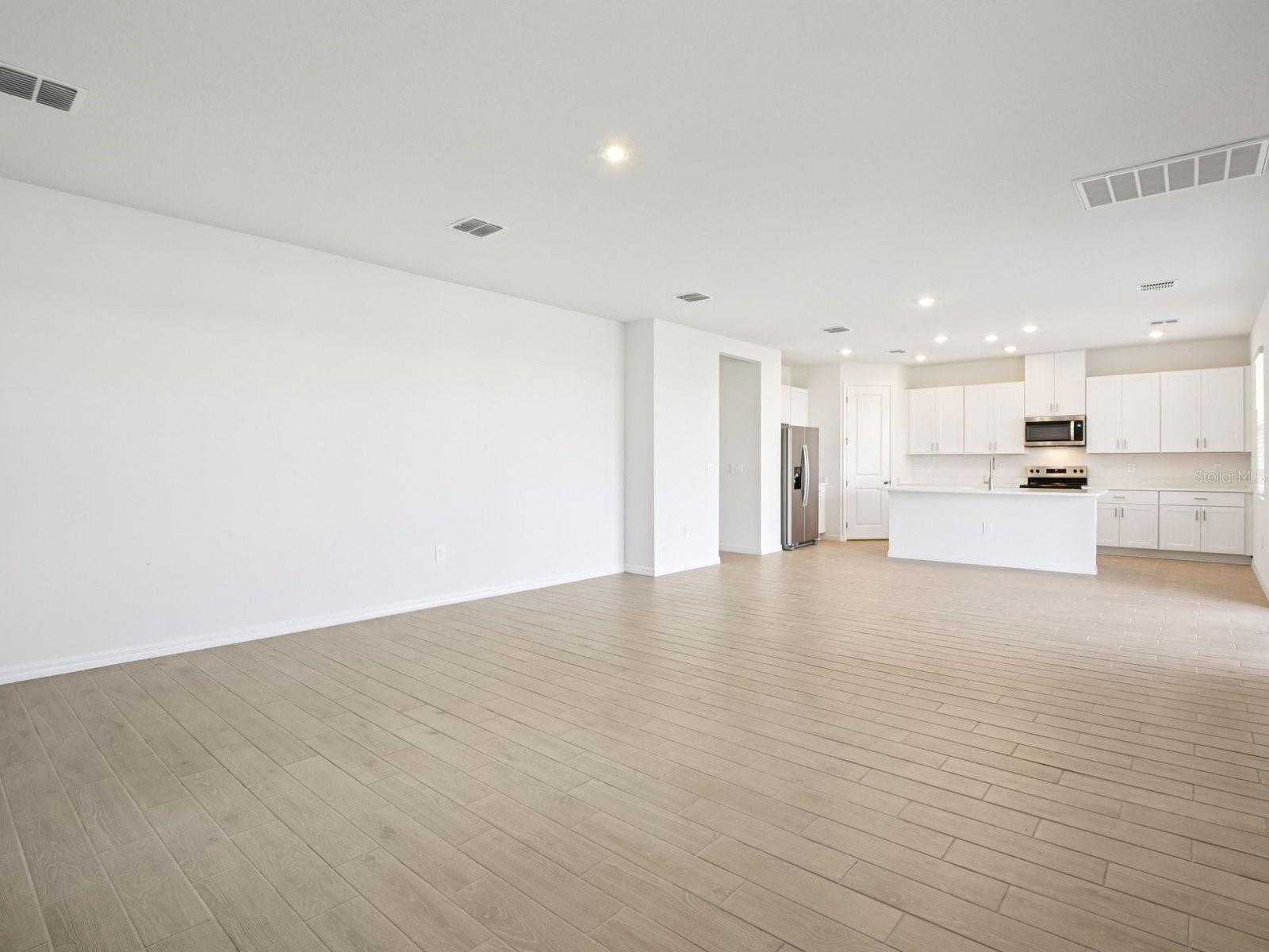 Image 8 of 46 For 13311 Shellmore Avenue