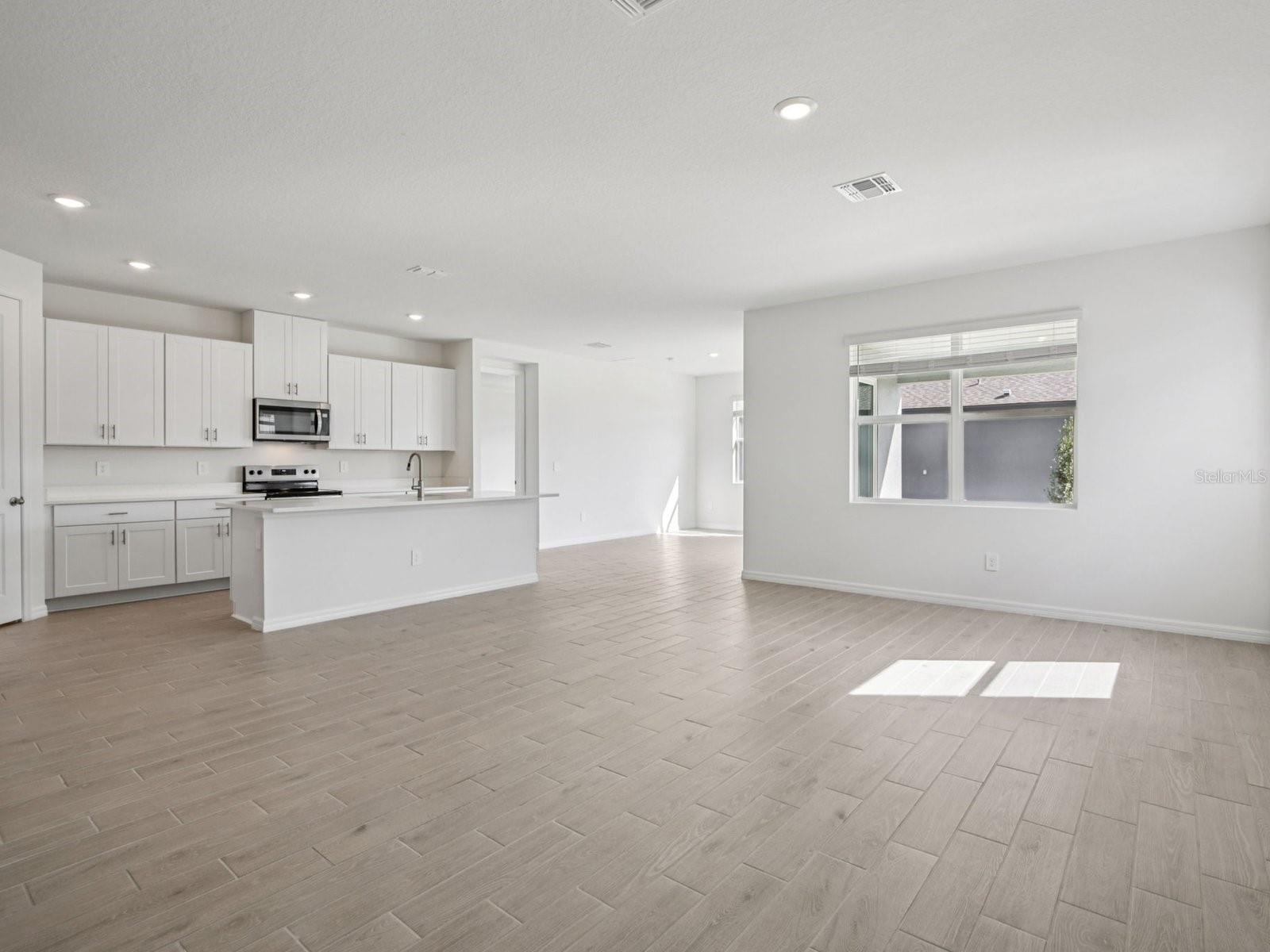 Image 11 of 33 For 13310 Shellmore Avenue