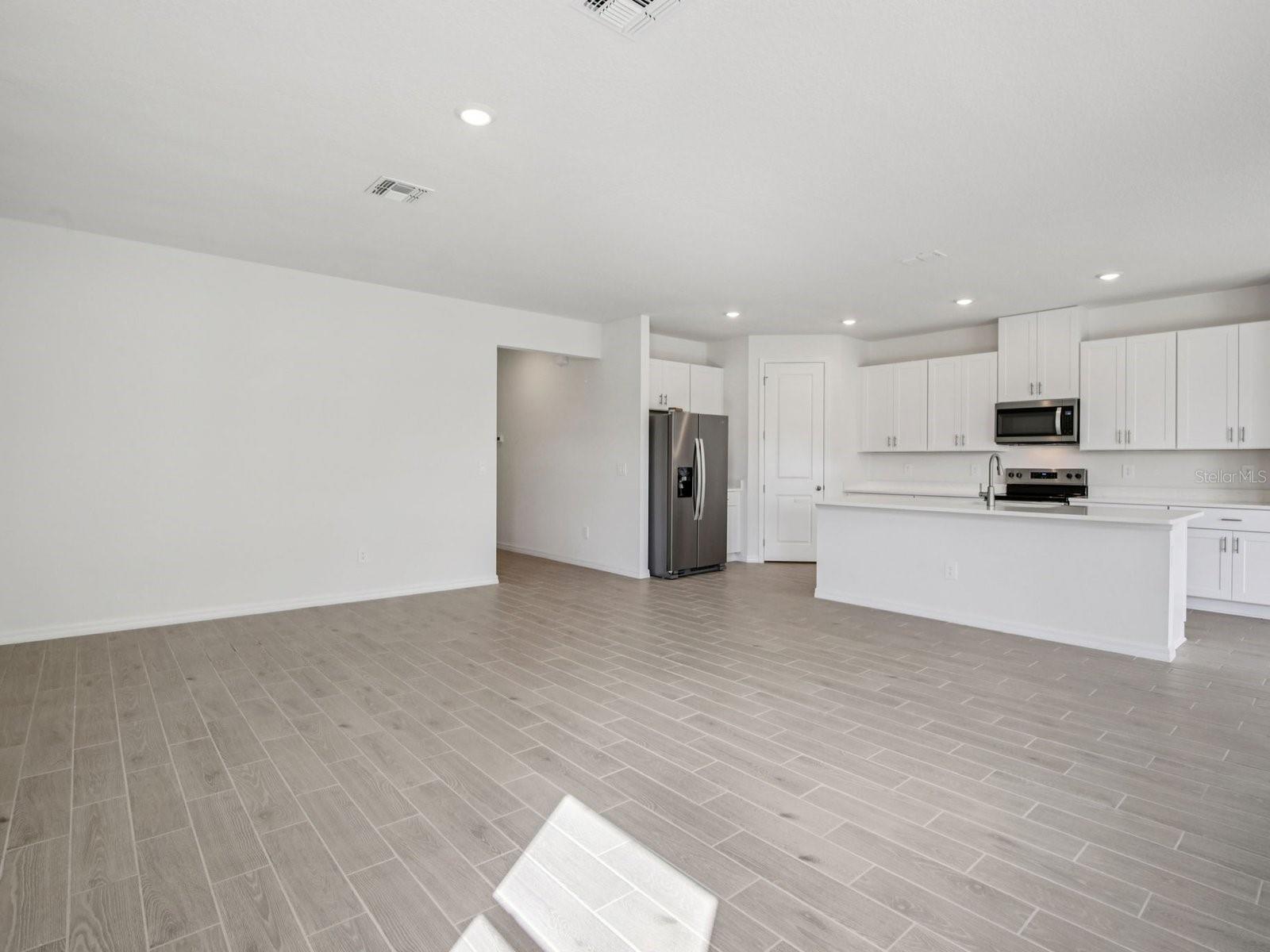 Image 12 of 33 For 13310 Shellmore Avenue