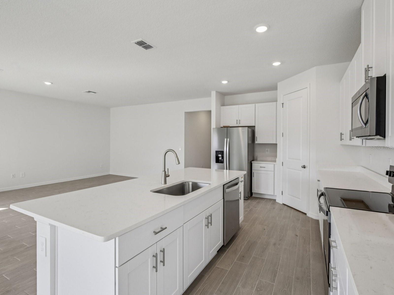 Image 15 of 33 For 13310 Shellmore Avenue