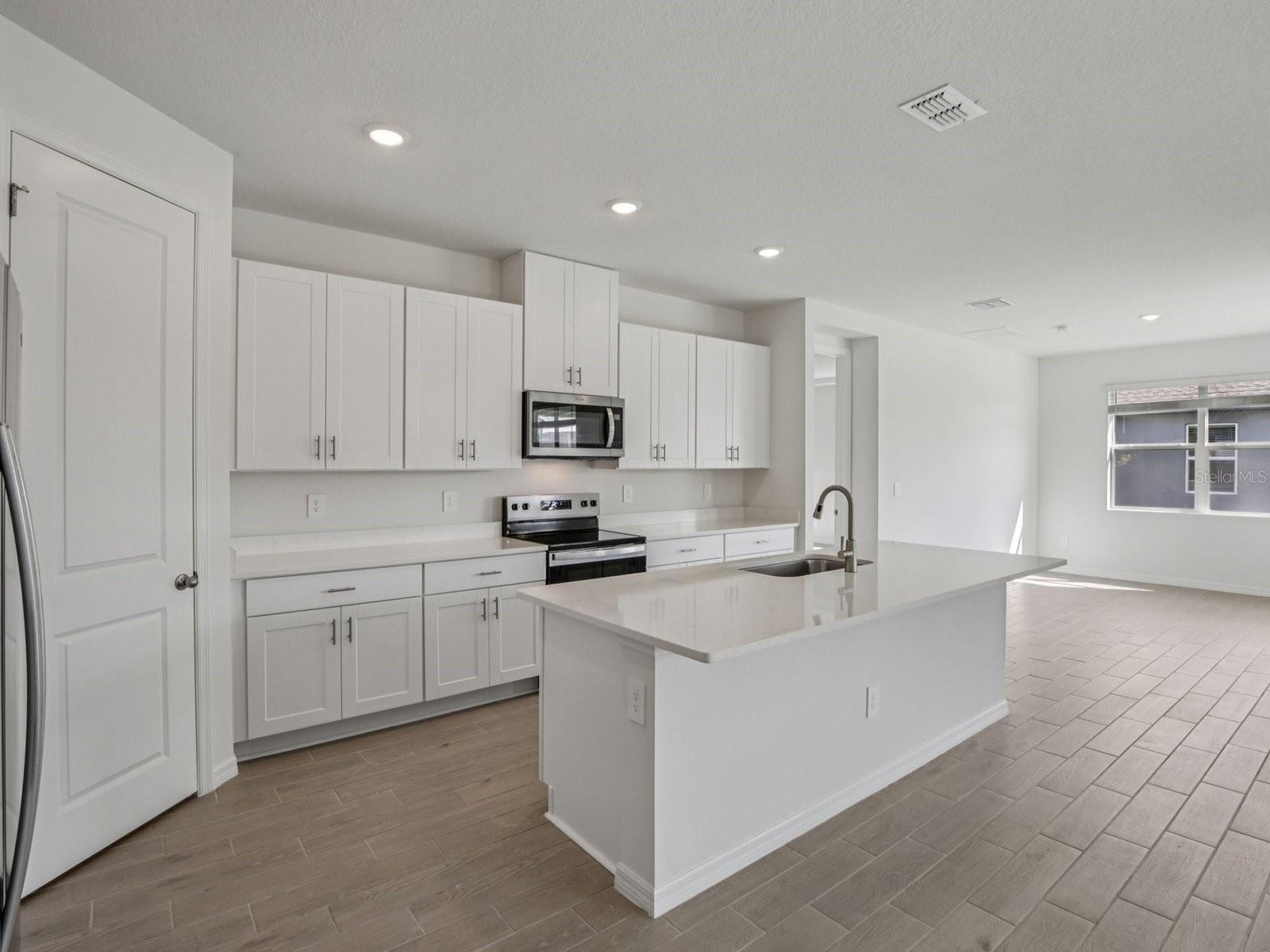 Image 20 of 33 For 13310 Shellmore Avenue