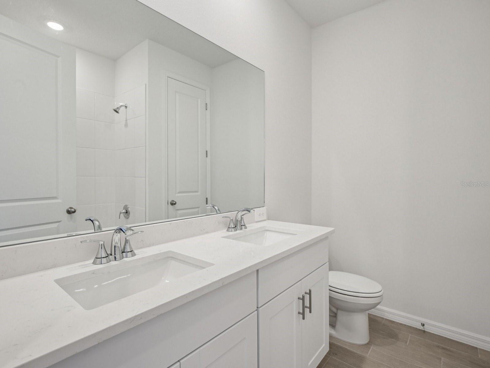 Image 24 of 33 For 13310 Shellmore Avenue