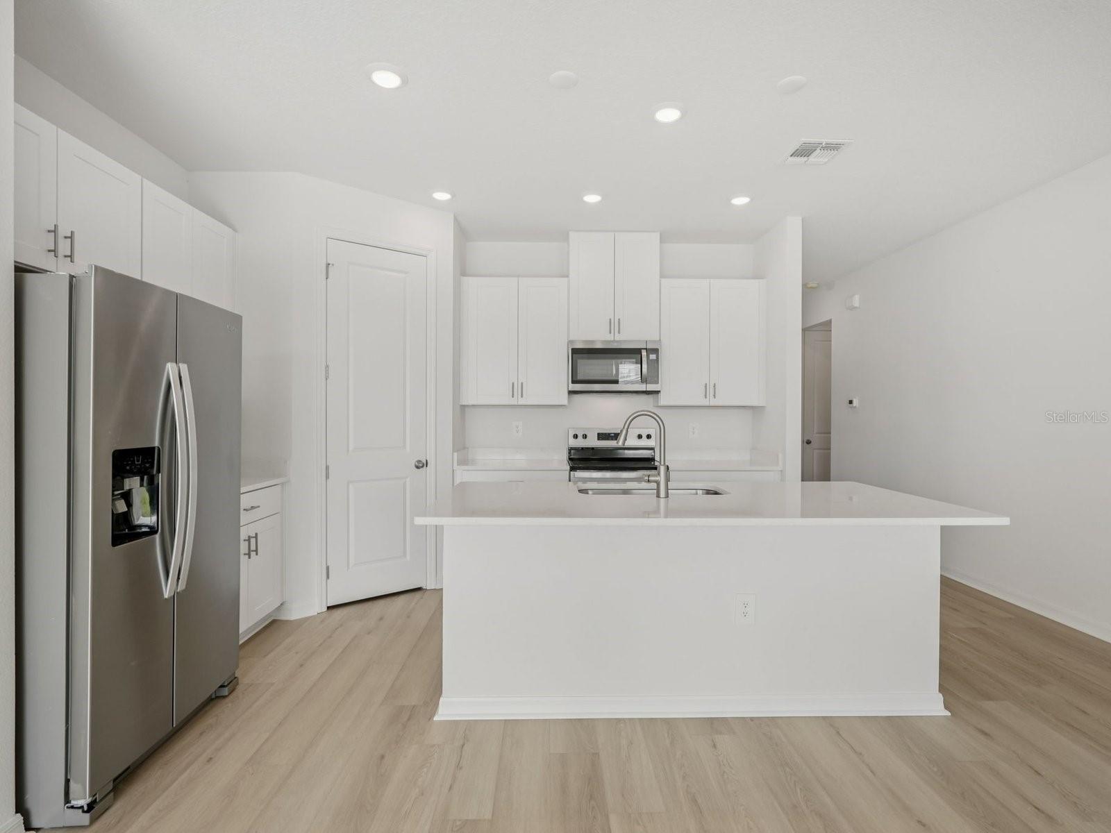 Image 11 of 34 For 13306 Shellmore Avenue