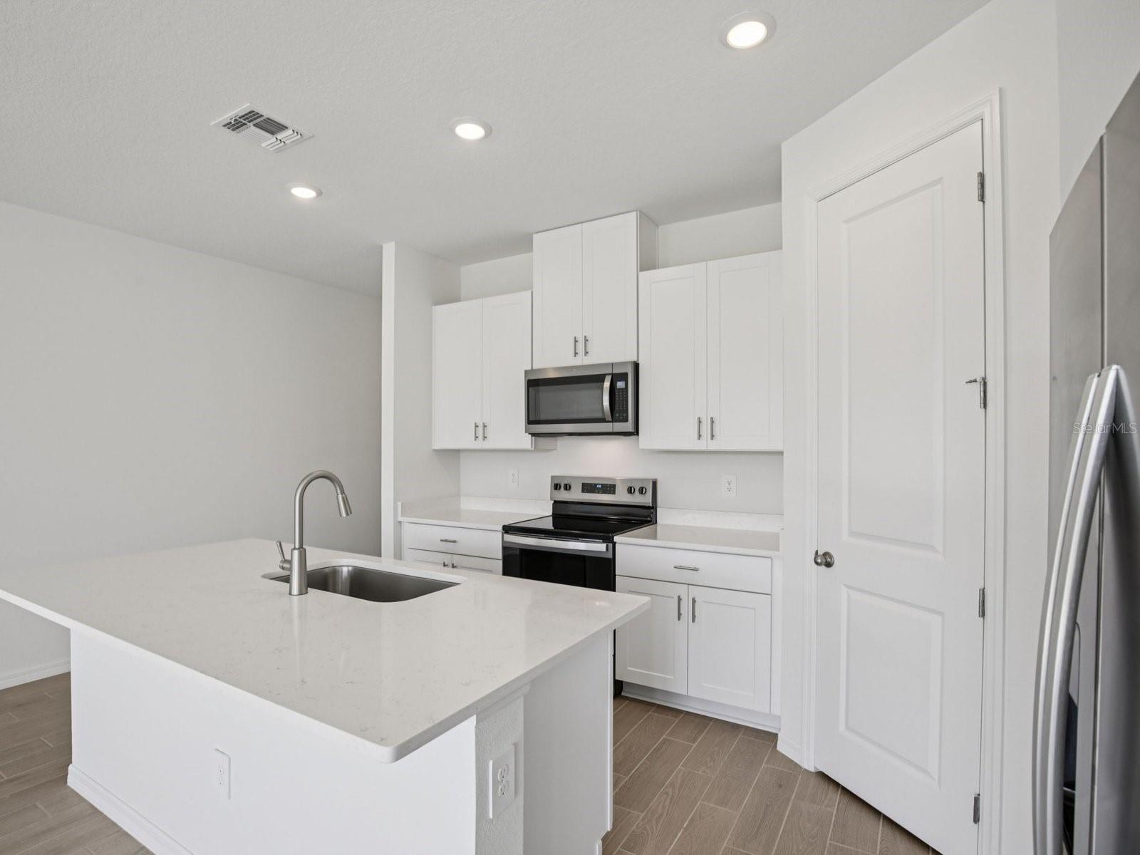 Image 10 of 28 For 13314 Shellmore Avenue