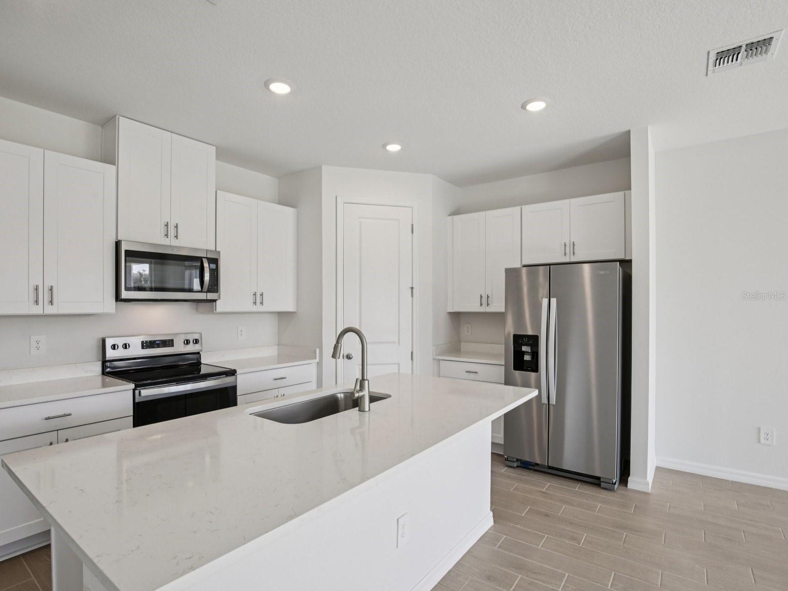 Image 12 of 28 For 13314 Shellmore Avenue