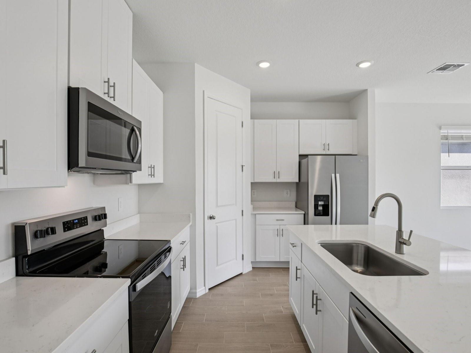 Image 8 of 28 For 13314 Shellmore Avenue