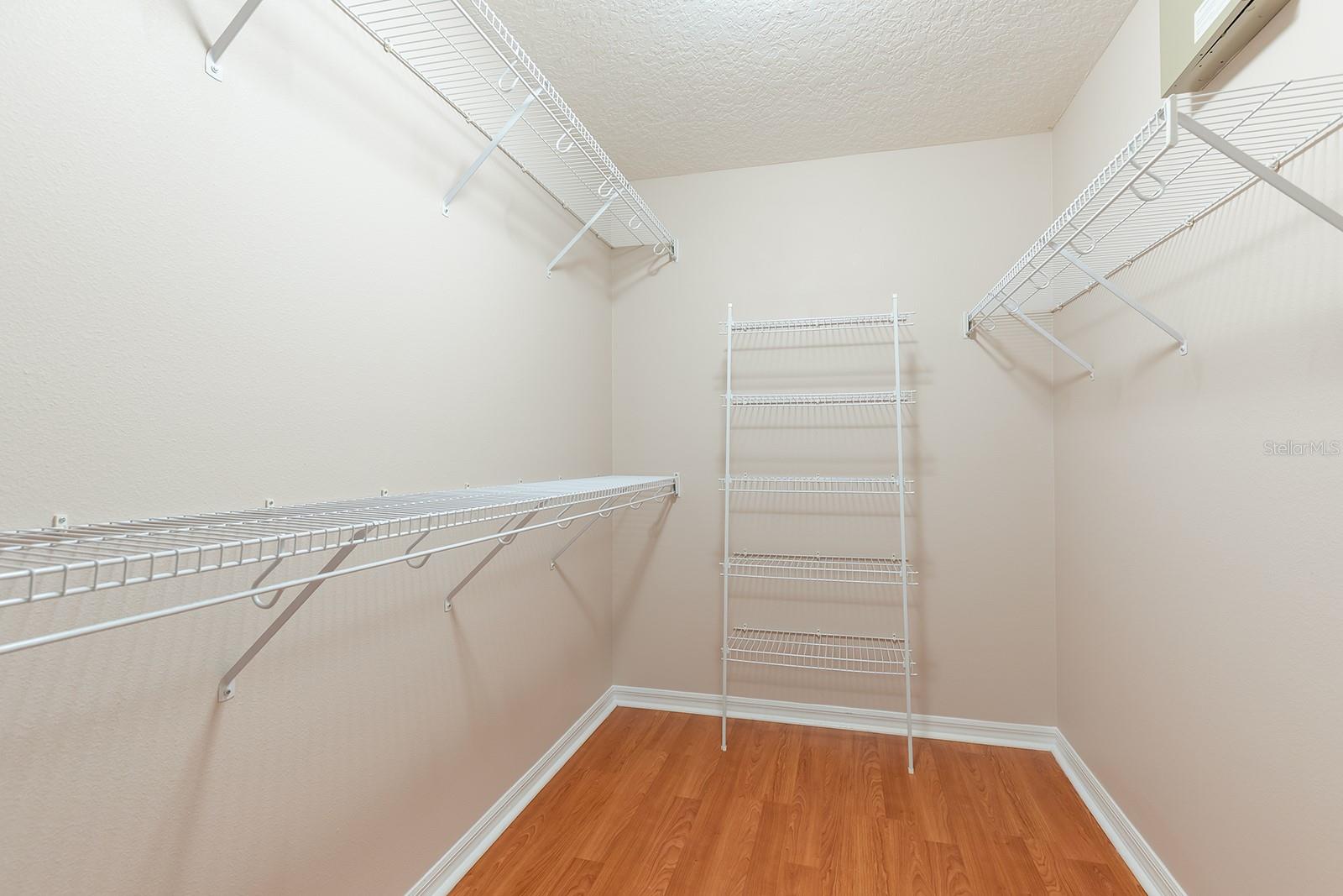 Image 13 of 23 For 9457 Silver Buttonwood Street 9457