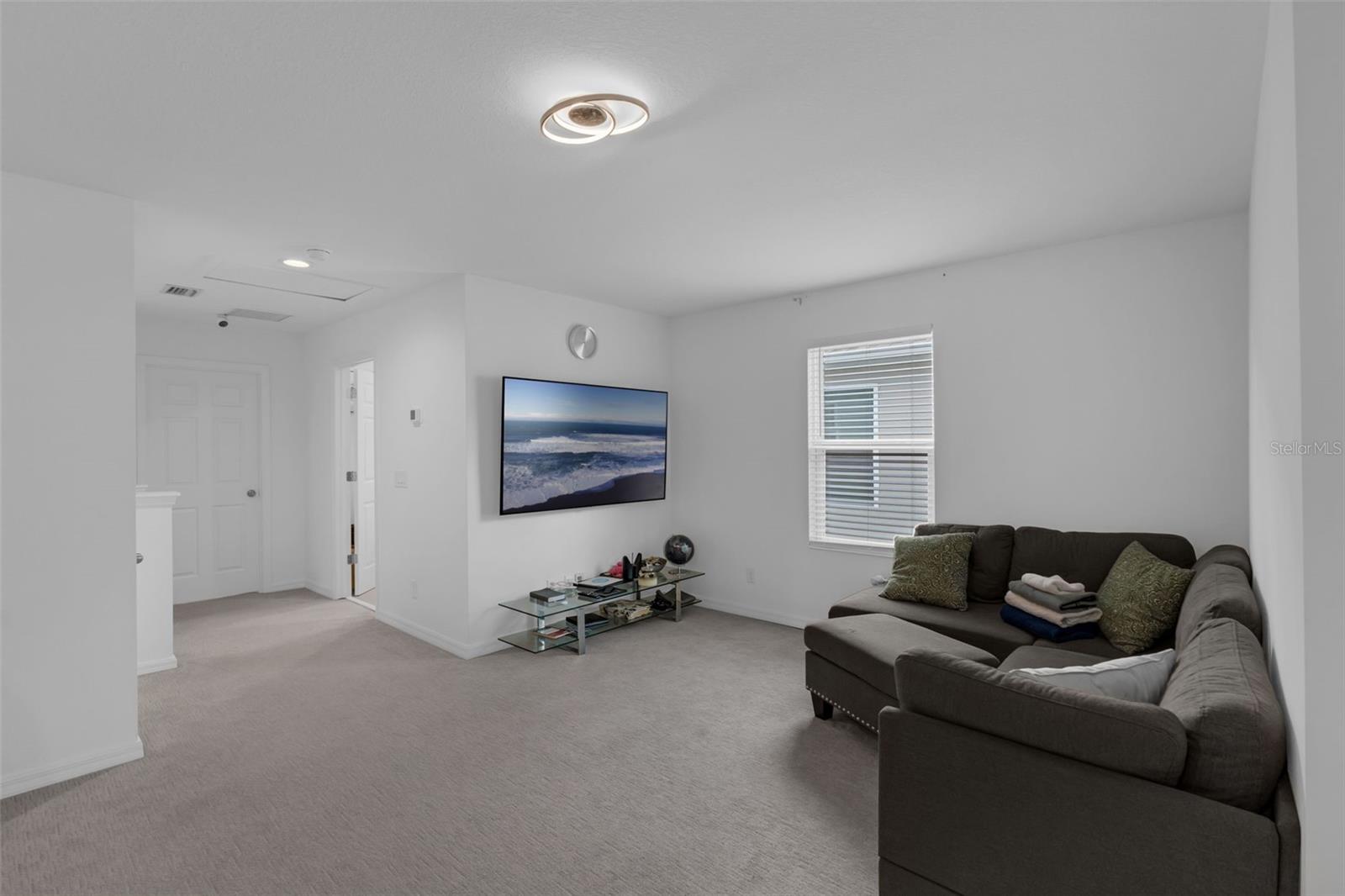 Image 12 of 30 For 5253 Royal Point Avenue