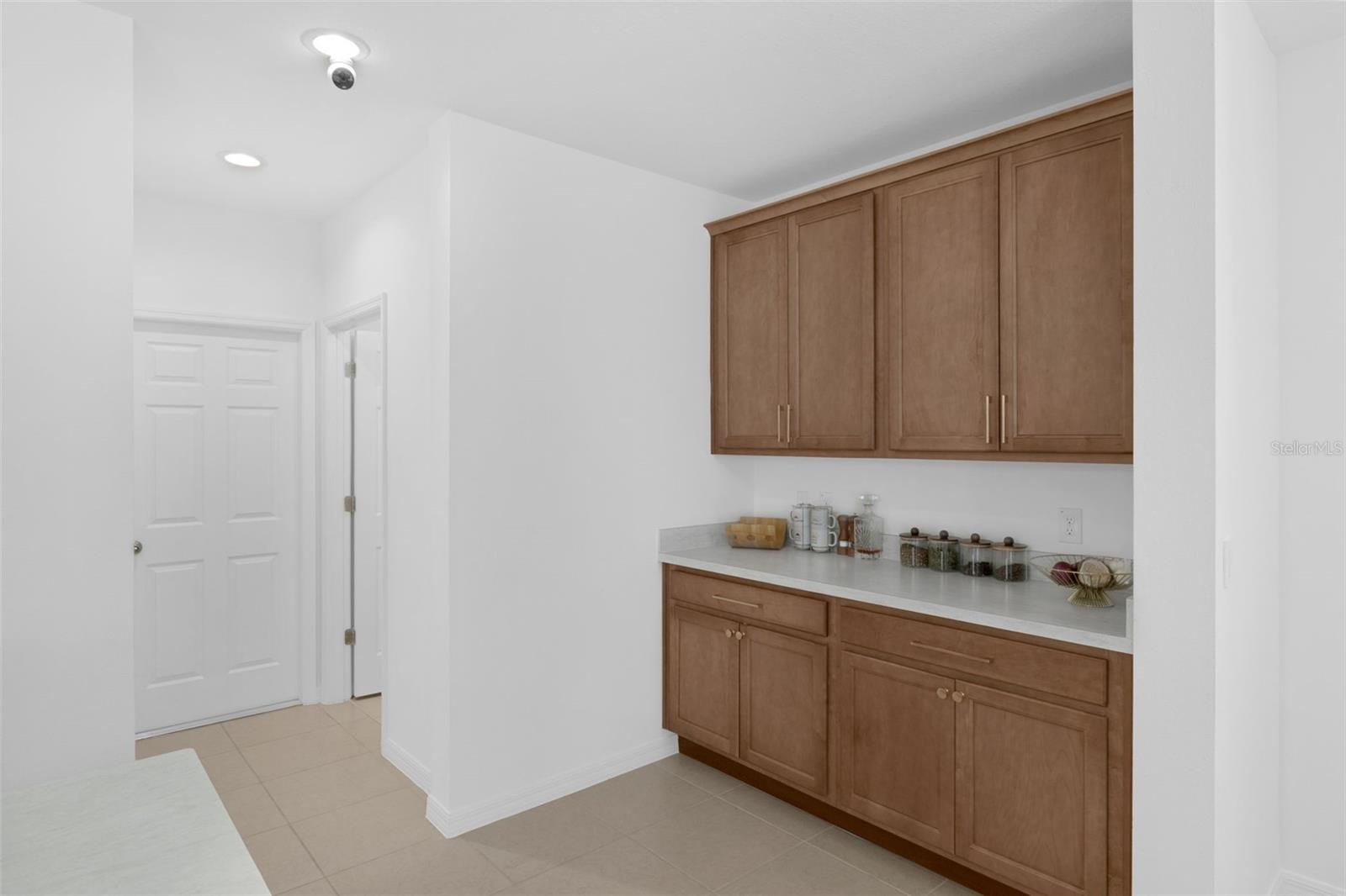 Image 9 of 30 For 5253 Royal Point Avenue