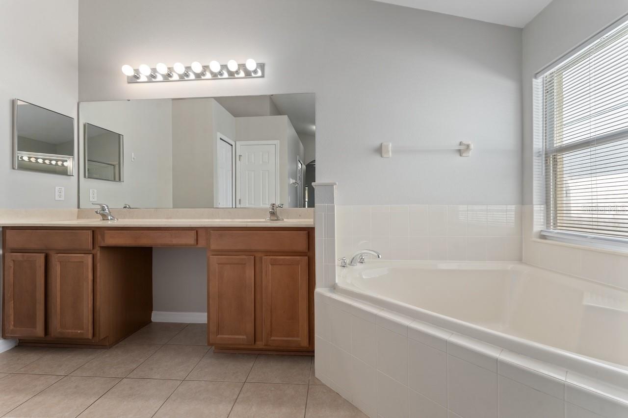 Image 11 of 31 For 11635 Deer Path Way