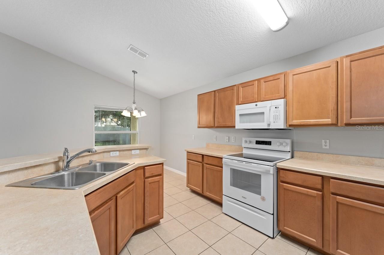 Image 6 of 31 For 11635 Deer Path Way