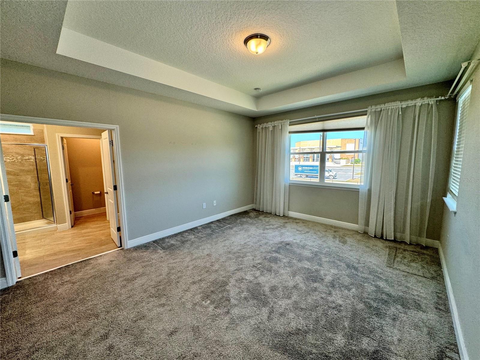 Listing photo id 10 for 10301 Austrina Oak Loop