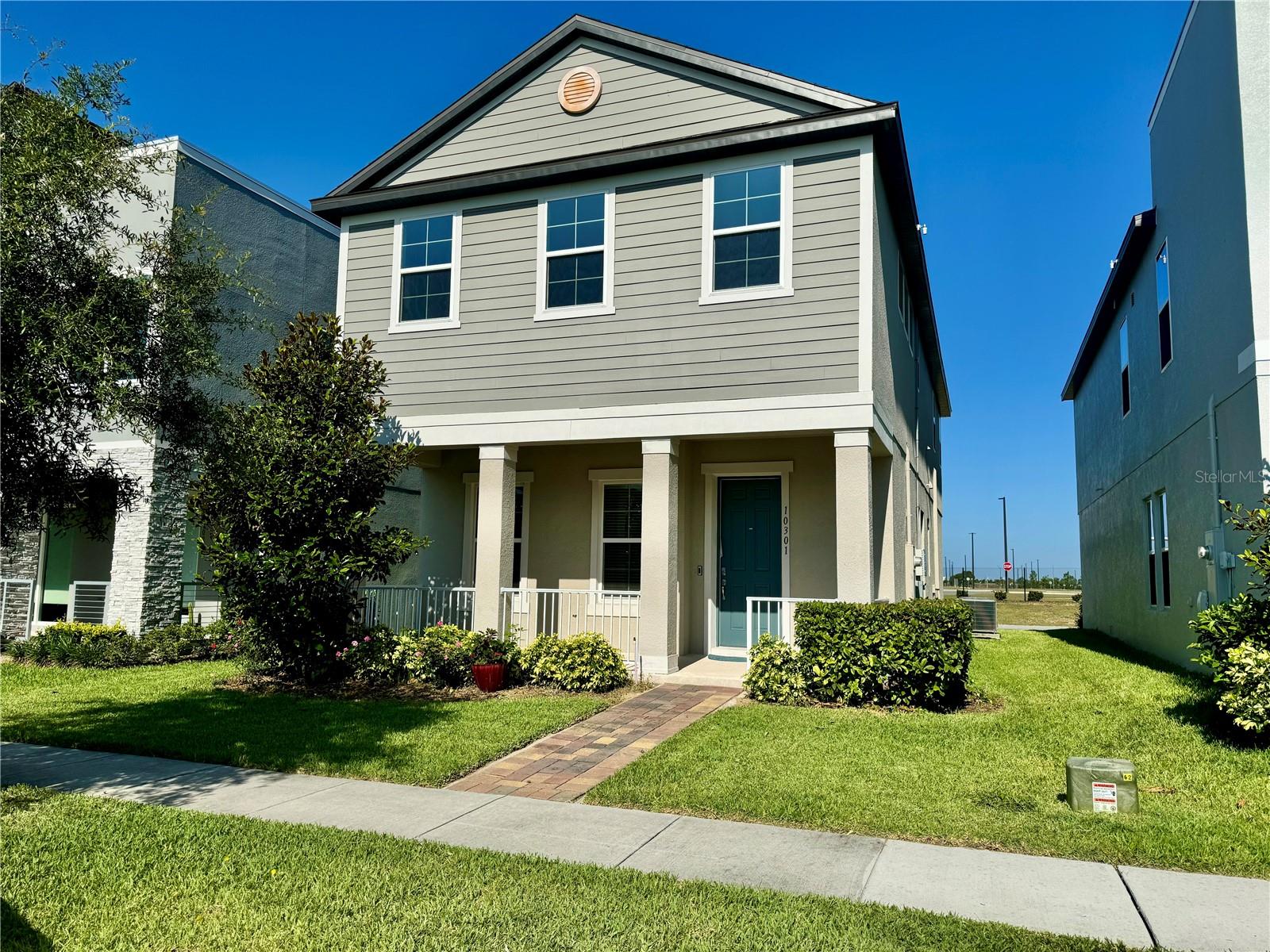 Listing photo id 0 for 10301 Austrina Oak Loop