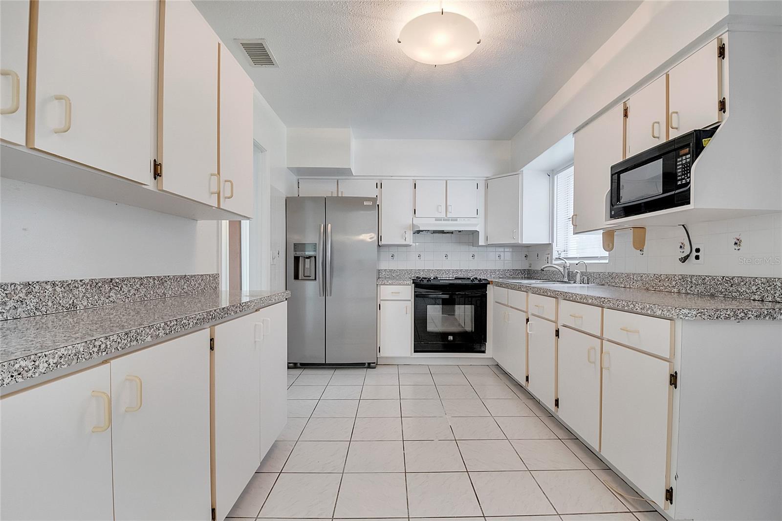 Image 10 of 33 For 1040 San Luis Drive