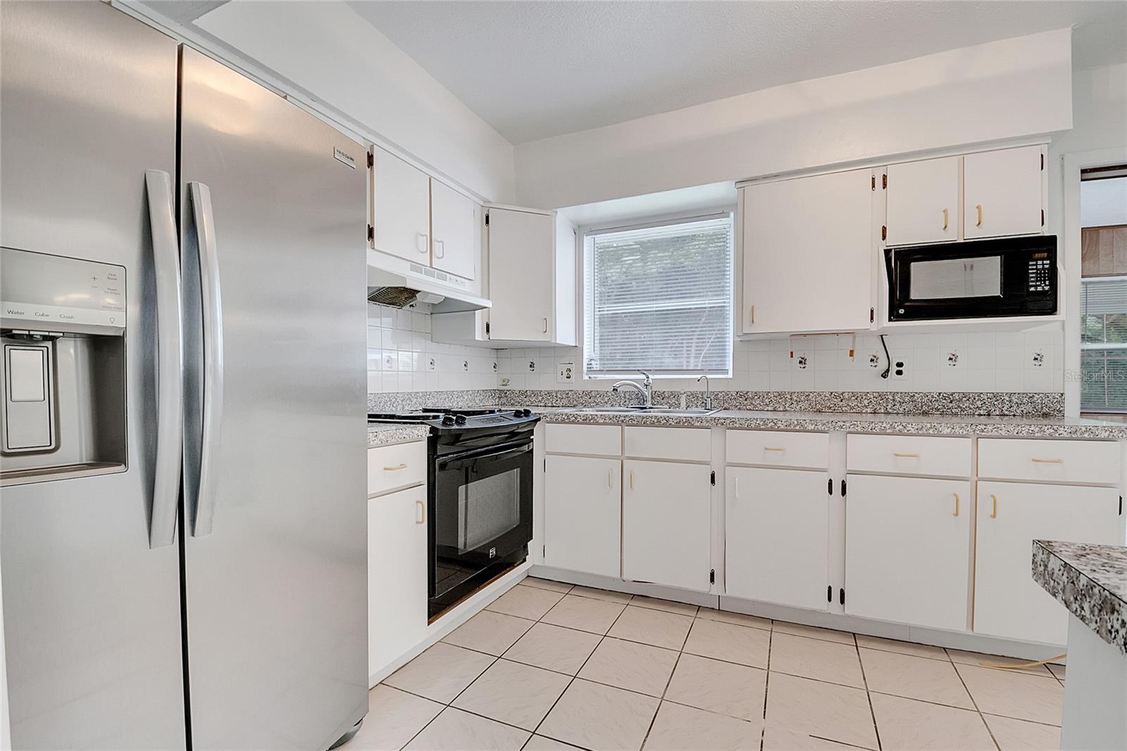 Image 12 of 33 For 1040 San Luis Drive
