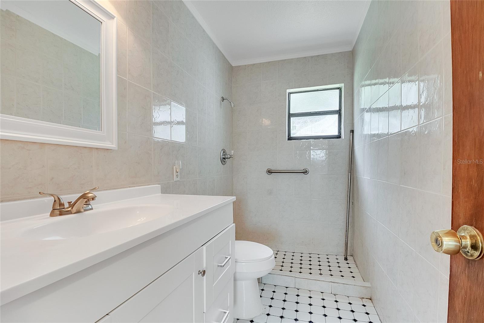 Image 17 of 33 For 1040 San Luis Drive