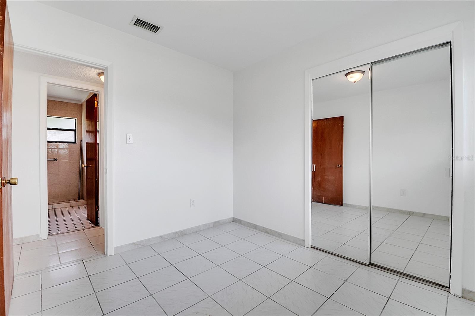 Image 21 of 33 For 1040 San Luis Drive