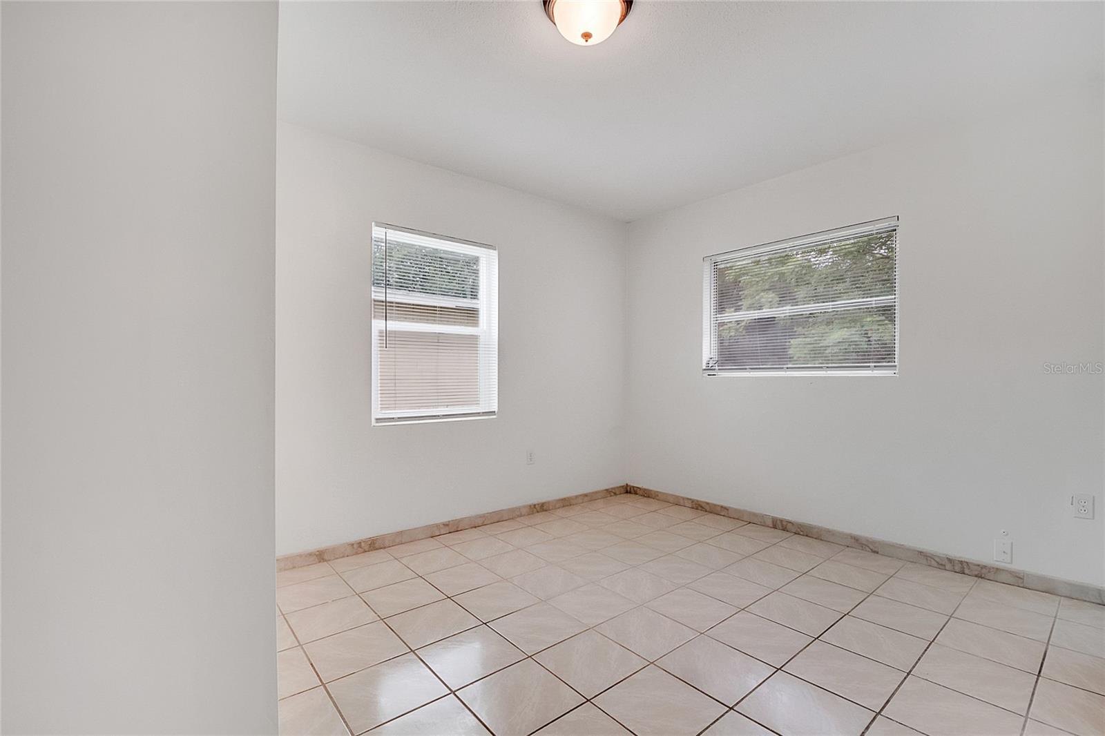 Image 23 of 33 For 1040 San Luis Drive