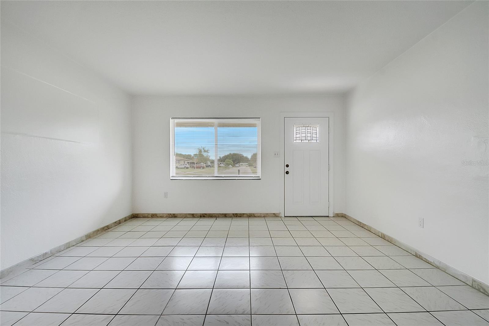 Image 7 of 33 For 1040 San Luis Drive