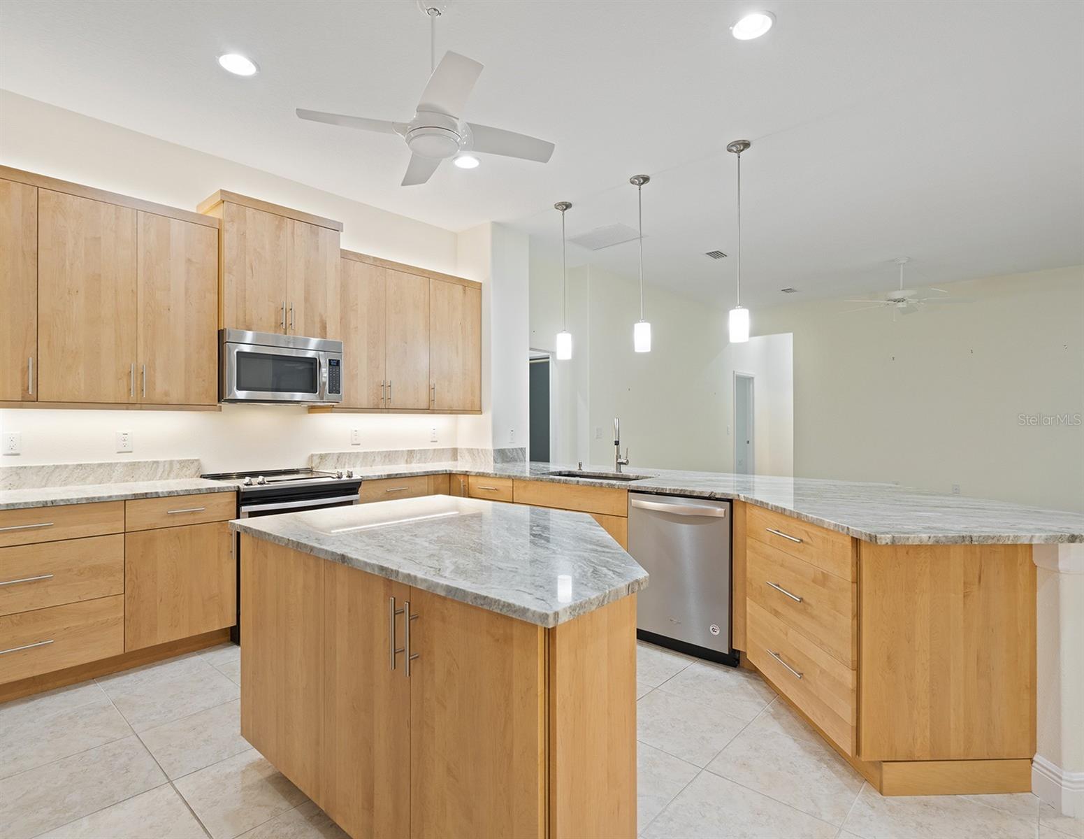 Image 18 of 53 For 8348 Bridgeport Bay Circle