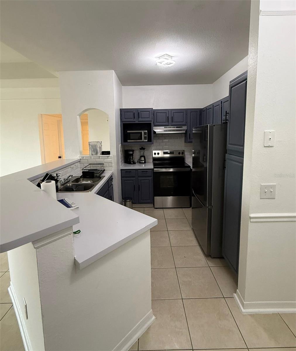 Image 3 of 22 For 3315 Parkchester Square Boulevard 301