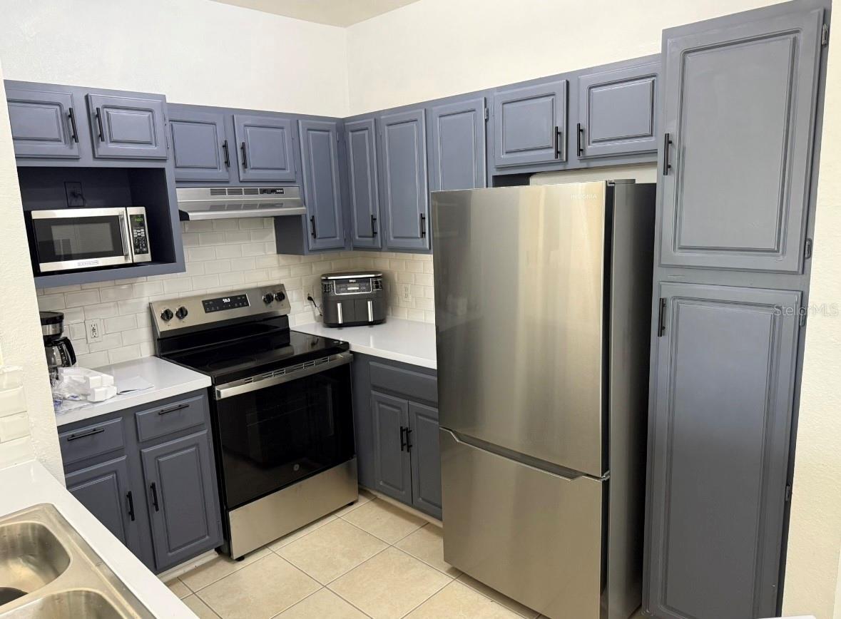 Image 4 of 22 For 3315 Parkchester Square Boulevard 301