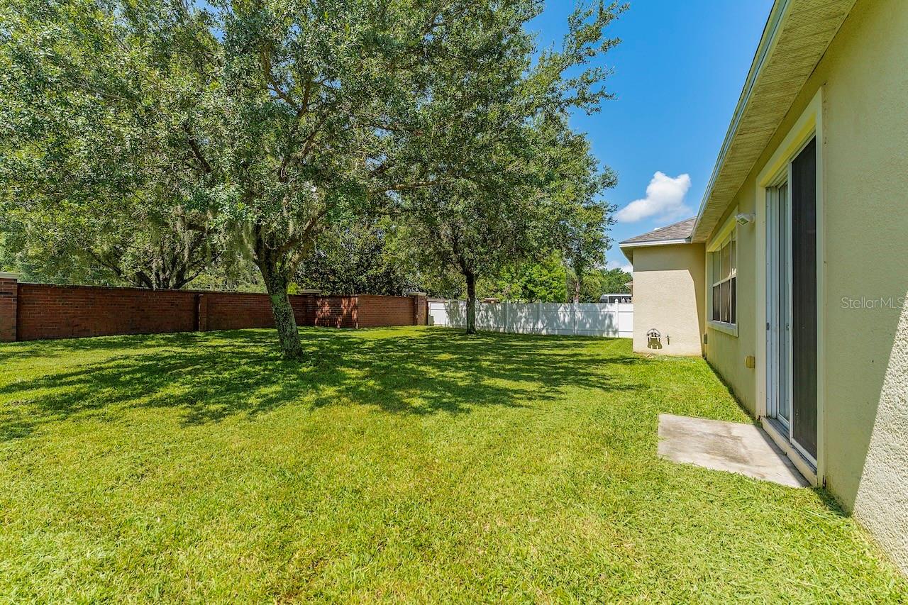 Image 21 of 27 For 10360 Stratford Pointe Avenue