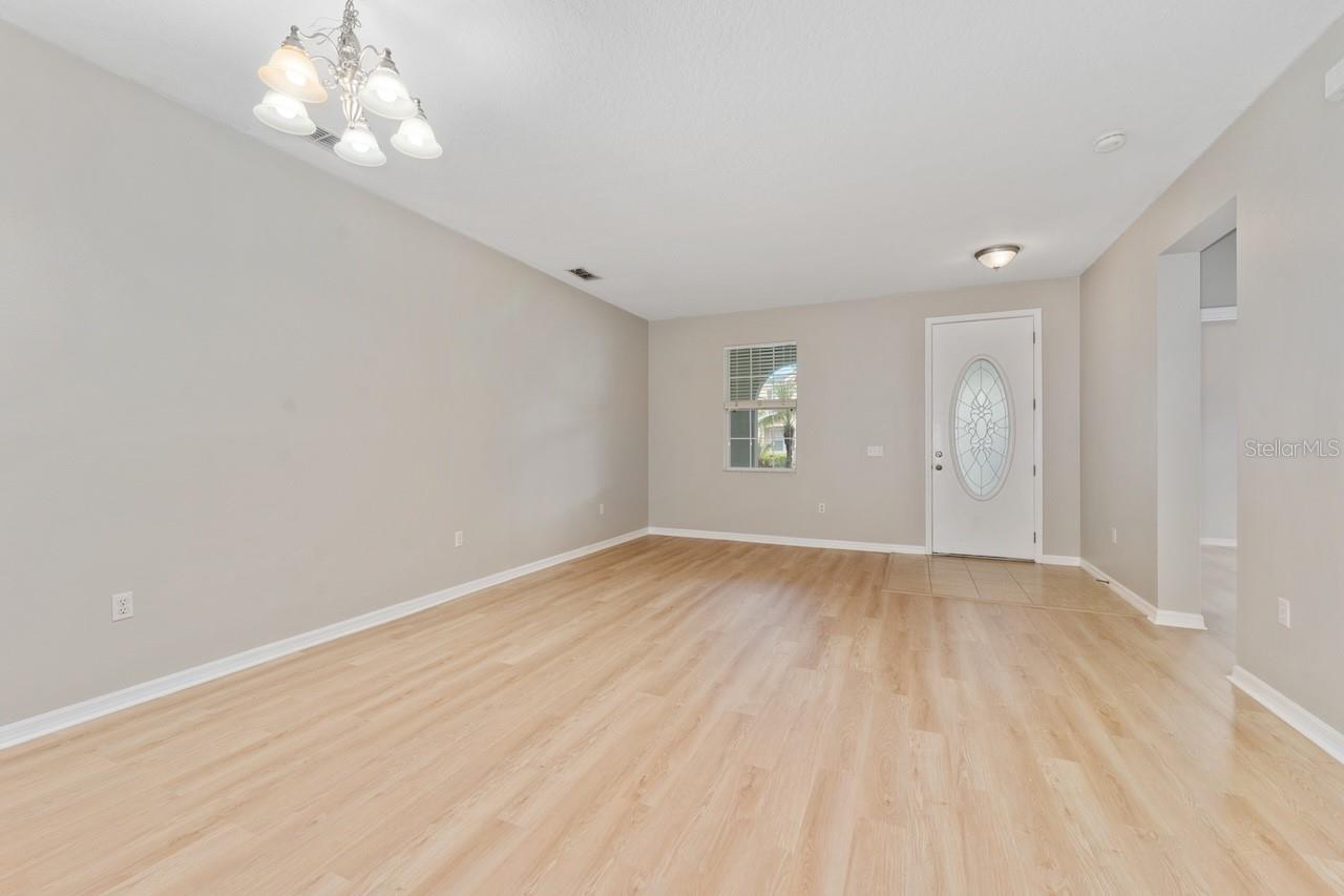 Image 3 of 27 For 10360 Stratford Pointe Avenue