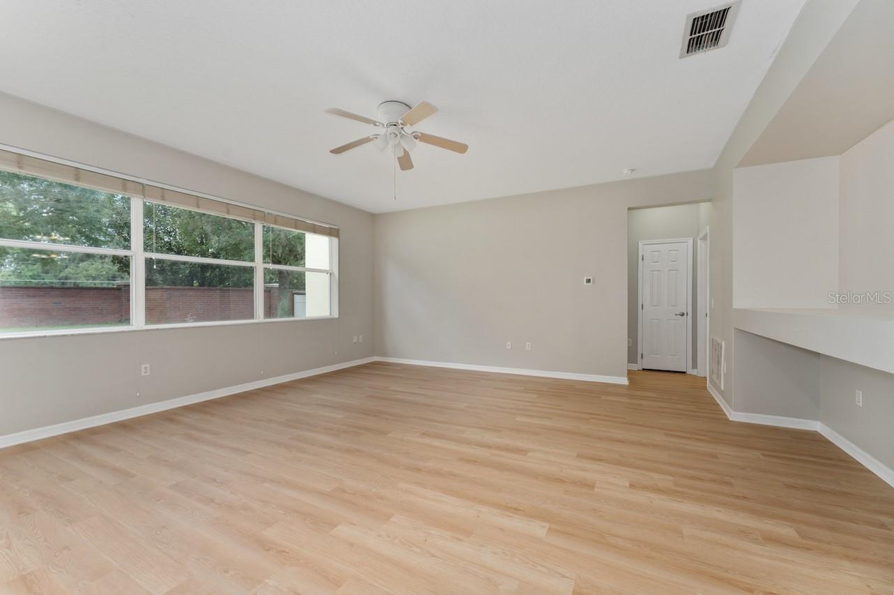 Image 4 of 27 For 10360 Stratford Pointe Avenue