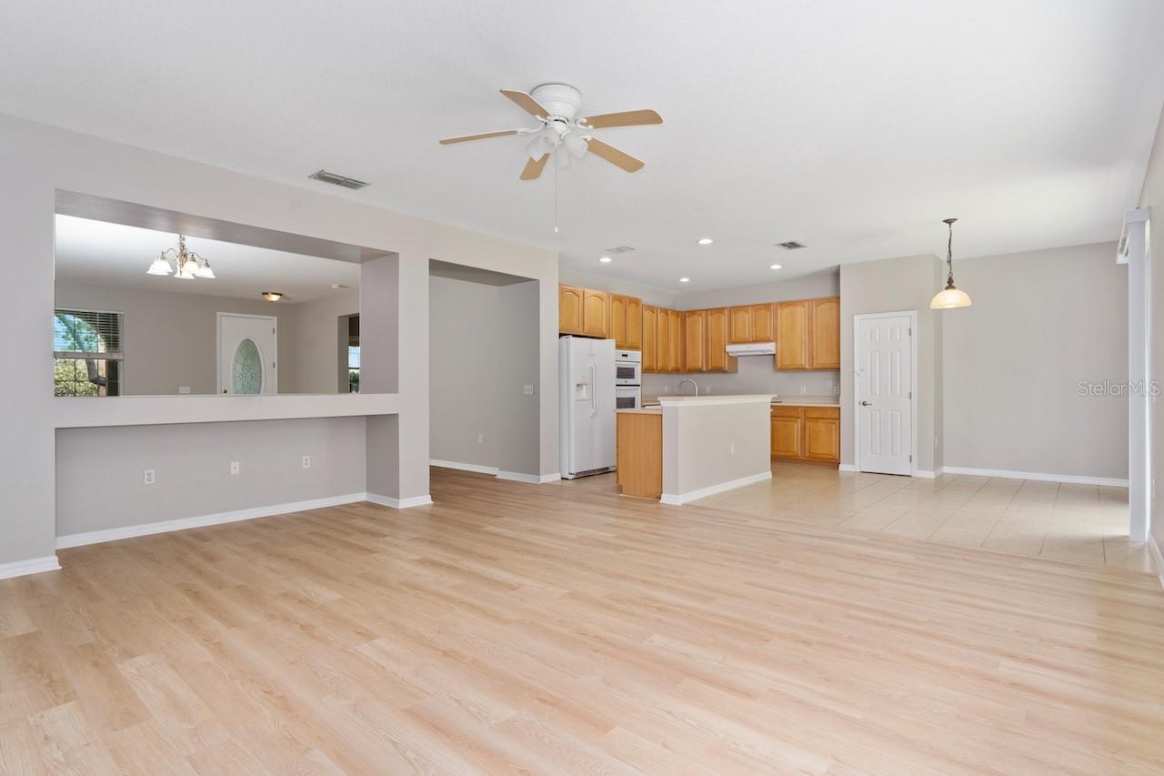 Image 5 of 27 For 10360 Stratford Pointe Avenue