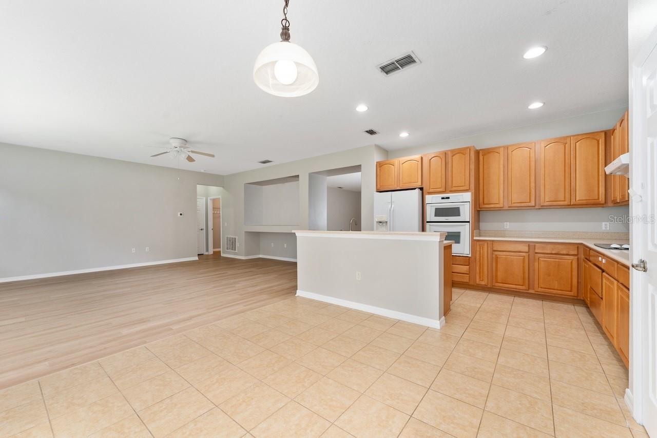 Image 6 of 27 For 10360 Stratford Pointe Avenue